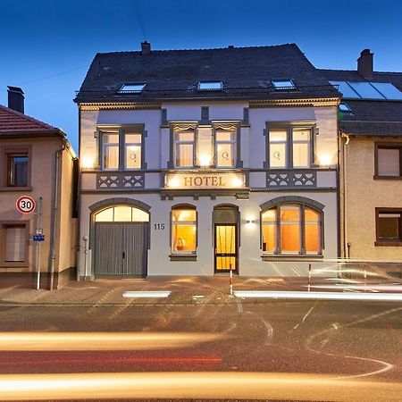 Hotel Phoenix Berghausen  Buitenkant foto