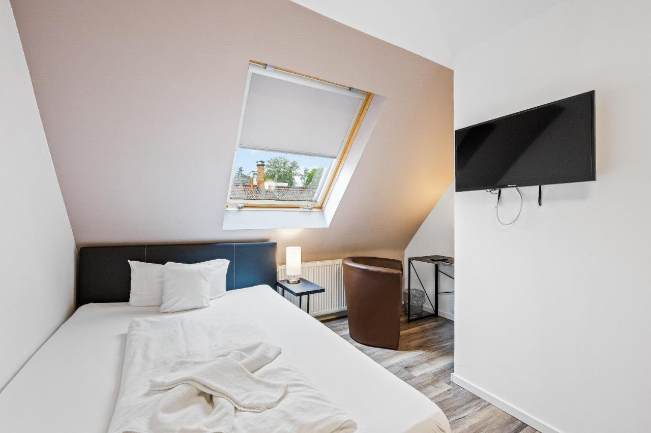 Hotel Phoenix Berghausen  Buitenkant foto