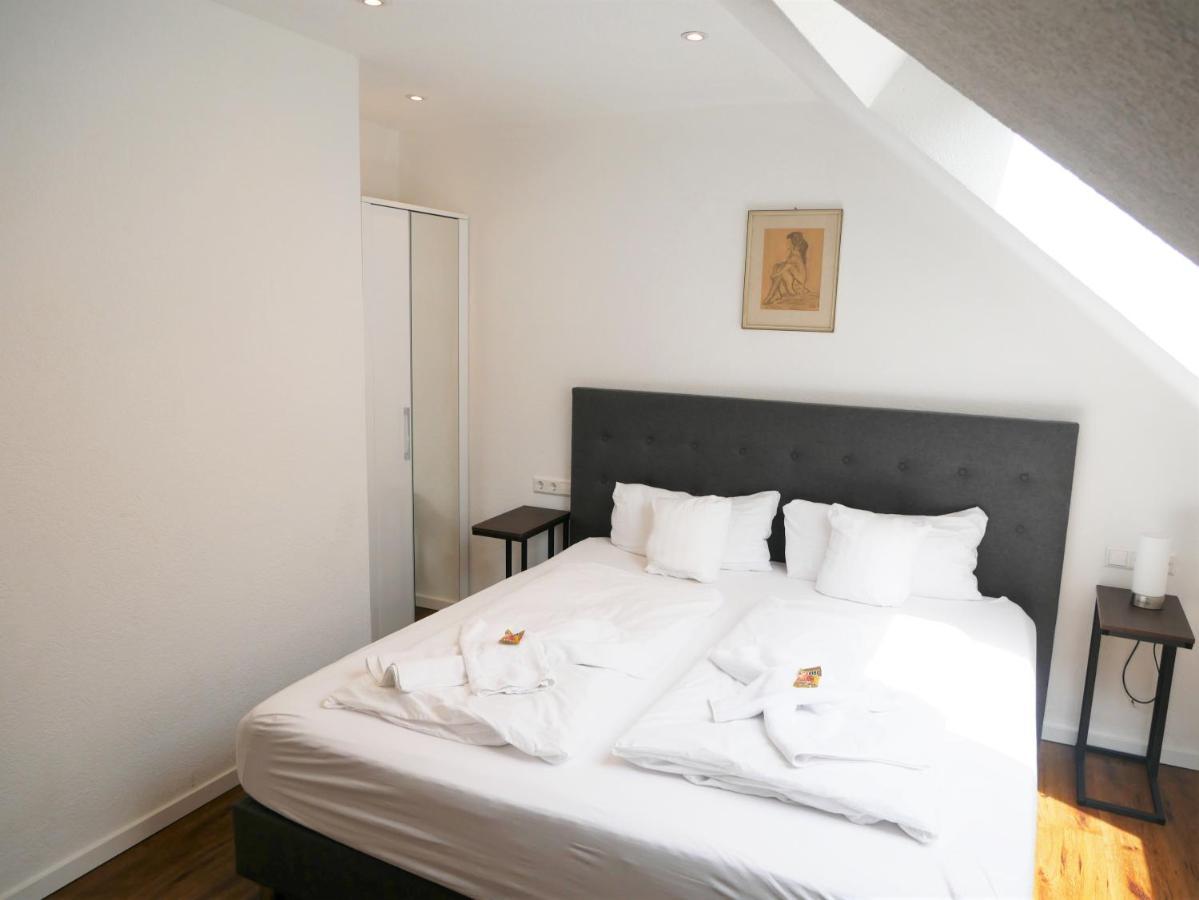 Hotel Phoenix Berghausen  Buitenkant foto