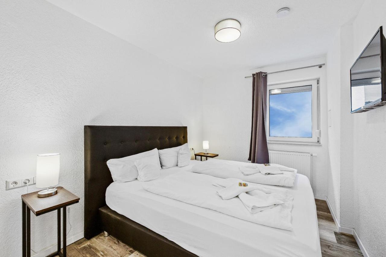 Hotel Phoenix Berghausen  Buitenkant foto
