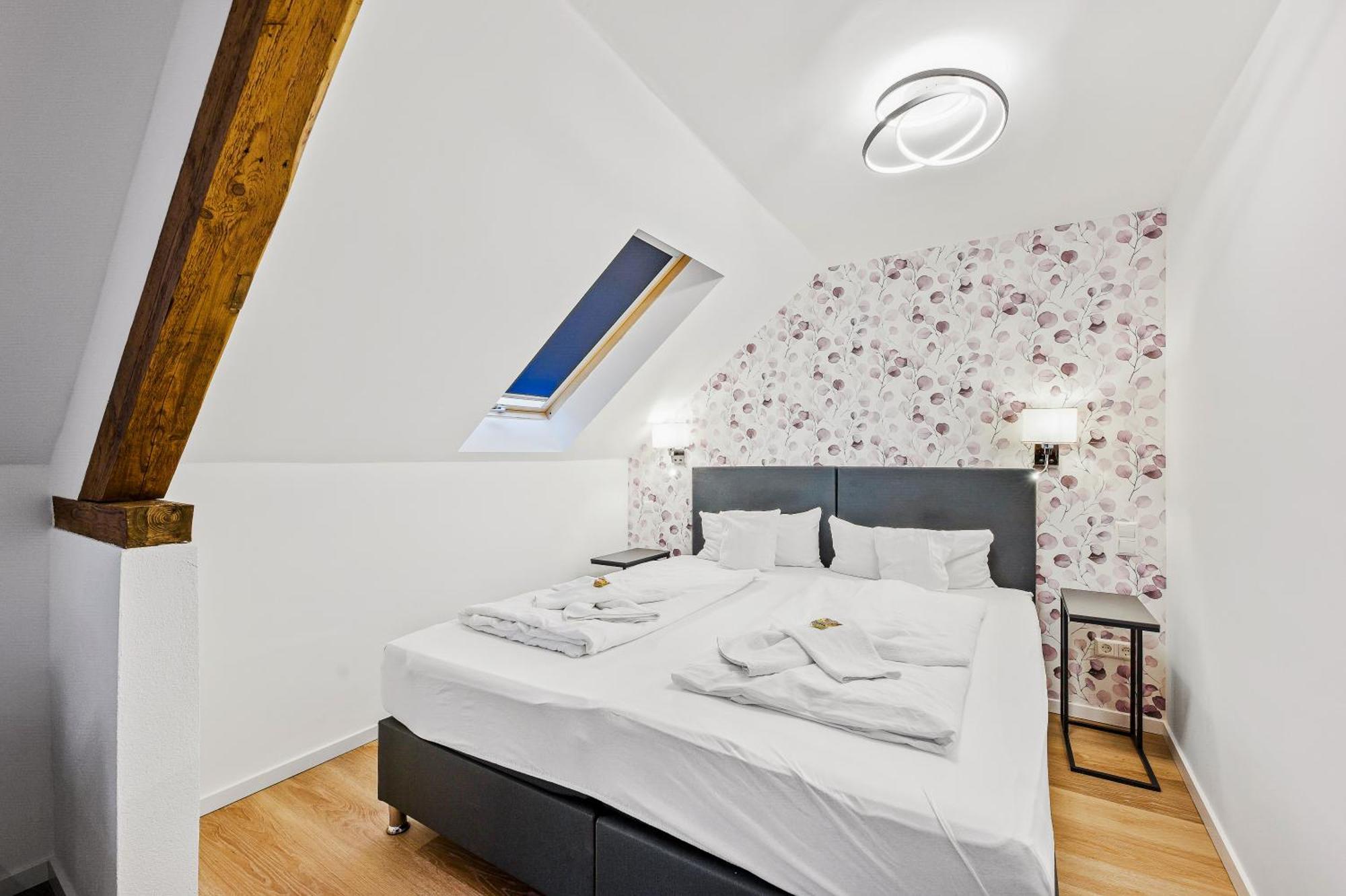 Hotel Phoenix Berghausen  Buitenkant foto